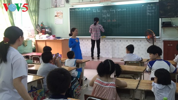 Huynh Thi Hoa Hong, a caring teacher of autistic children  - ảnh 1